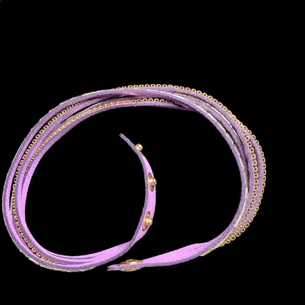 Leather and silver wrap bracelet. Goldtone snaps, purple leather. - Picture 5 of 6